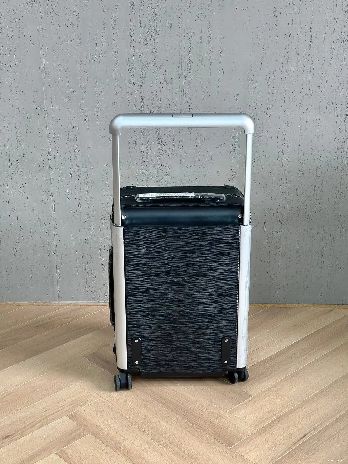 CABIN MONOGRAM CUSTOM 55 HORIZON SUITCASE EMBOSSED 37L 0510